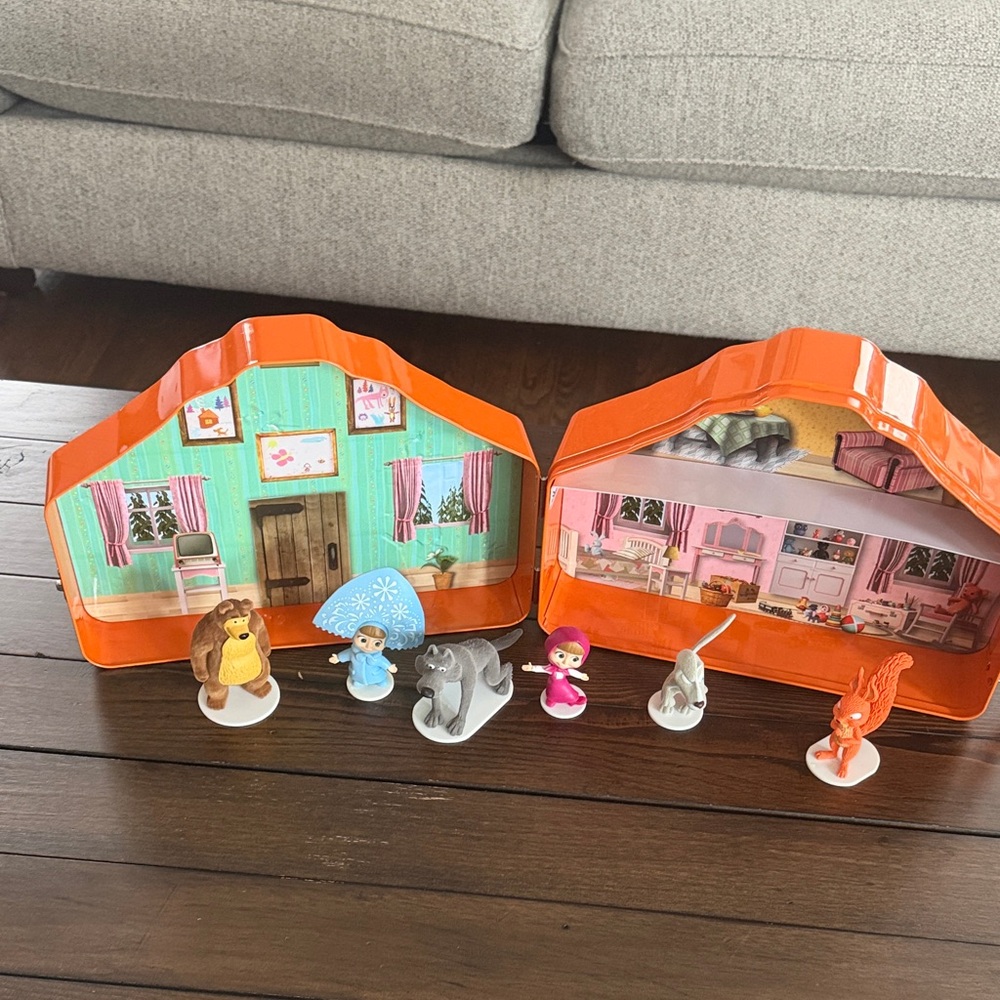 LUPPA Masha and The Bear Playset House, Top Notch Premium 6-Velvety Figurine